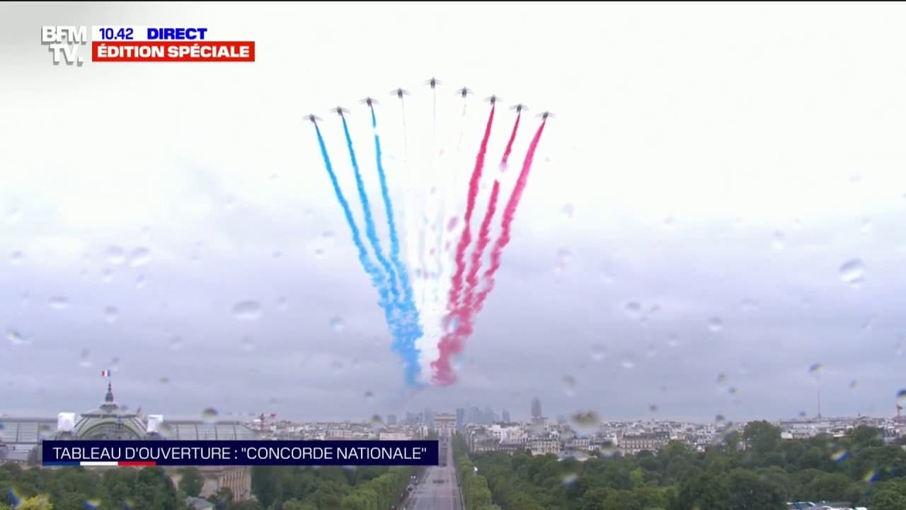 14-juillet-la-patrouille-de-france-d-ploie-son-embl-matique-panache-de