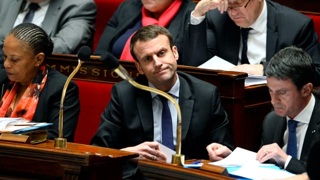 Christiane Taubira, Emmanuel Macron et Manuel Valls le 19 janvier 2016 à l'Assemblée.