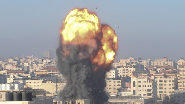 Image d'illustration - Fumée après une frappe israélienne sur Gaza, le 15 mai 2021