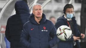 Le sélectionneur de la France, Didier Deschamps, pendant le match entre la Finlande et la France, au stade olympique d'Helsinki, le 16 novembre 2021.