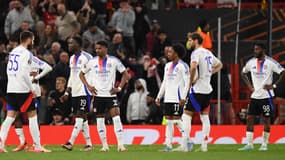 Les joueurs de l'OL après leur défaite à Manchester United en Ligue Europa, le 17 avril 2025