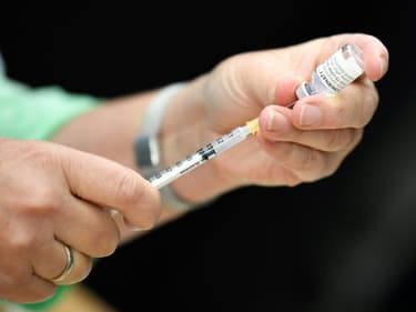 L'OMS met en garde contre une pénurie possible de seringues en 2022.