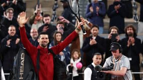 Il est plus de 3h du matin quand Djokovic quitte le court Central à Roland-Garros
