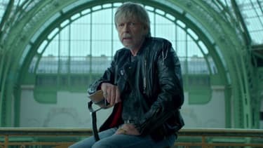 Renaud dans son clip "Toujours debout"