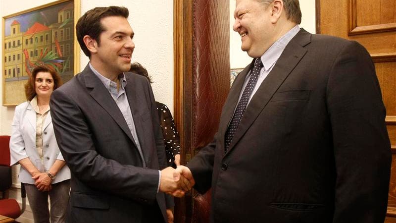 Evangelos Venizelos chef de file du Pasok, le parti socialiste grec (à droite), avec Alexis Tsipras, chef de la Coalition de la gauche radicale (Syriza), qui avait terminé deuxième des législatives du 6 mai. Evangelos Venizelos, troisième et dernier dirig