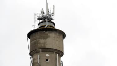 Le très haut débit par onde radio fournit du très haut débit fixe dans les zones blanches en mal de réseaux filaires terrestres performants.