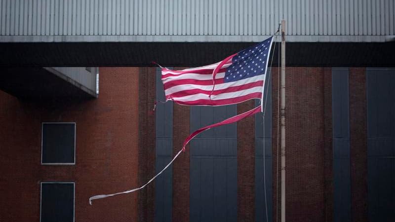 La côte Nord-Est des Etats-Unis a entamé mardi un timide retour à la normale, toujours aux prises avec les inondations et les coupures d'électricité après le passage de l'ouragan Sandy, qui a tué au moins 45 personnes. /Photo prise le 30 octobre 2012/REUT