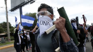 Un étudiant manifestant contre le gouvernement dans les rues de Managua, le 30 mai dernier au Nicaragua.
