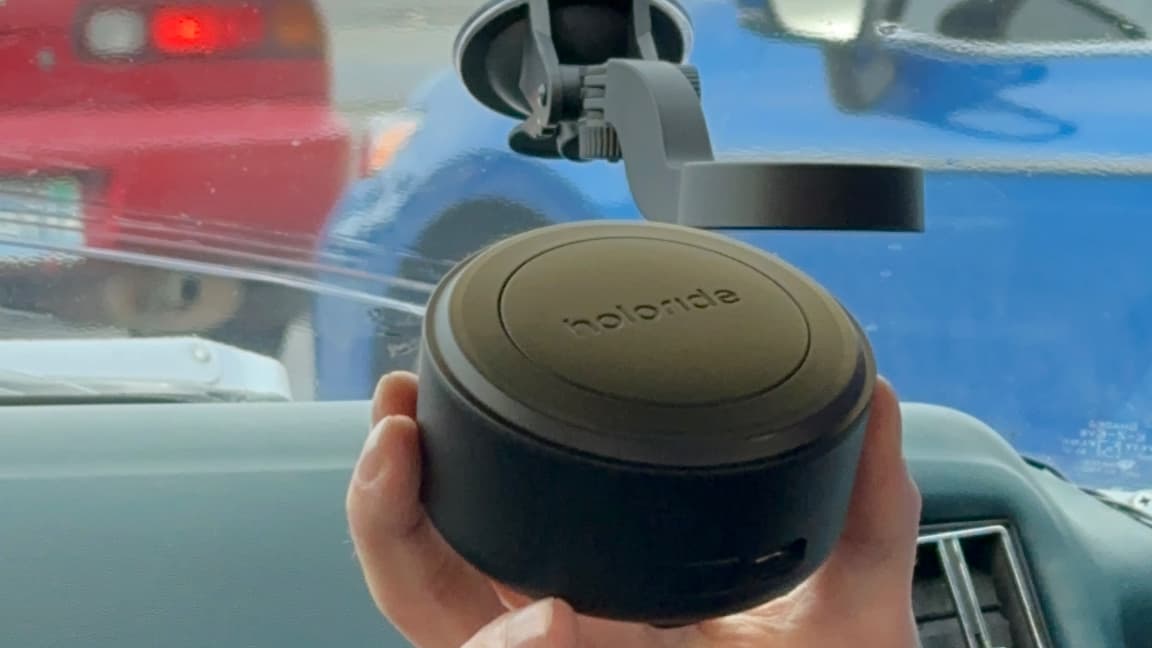 Retrofit est un petit appareil qui se connecte au wifi et permet de profiter d'Holoride dans n'importe quel véhicule Retrofit est un petit appareil qui se connecte au wifi et permet de profiter d'Holoride dans n'importe quel véhicule