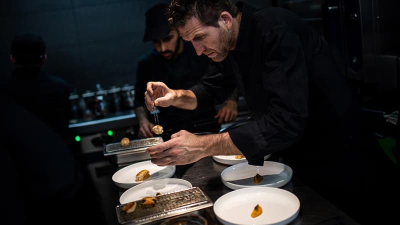 Le chef marseillais Alexandre Mazzia fait son entrée dans la liste britannique des meilleurs restaurants du monde.