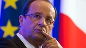 La cote de popularité de François Hollande continue de reculer en octobre, avec 41% de satisfaits (-6 points par rapport à septembre) contre 59% (+7) de mécontents, selon le tableau de bord politique Ifop pour Paris Match diffusé mardi. /Photo prise le 9