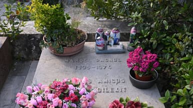 La tombe de Marcel Pagnol au cimetière de La Treille à Marseille, le 16 avril 2024.