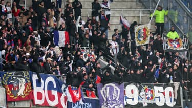 Les supporteurs de l'OL dans les tribunes du stade Océane lors du match Le Havre-Lyon le 14 janvier 2024