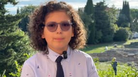 Charly, placé pendant plusieurs mois dans un foyer de l'Aide sociale à l'enfance (ASE) des Alpes-Maritimes où il confie avoir vécu des violences, attaque l'État pour non-assistance à personne en danger.