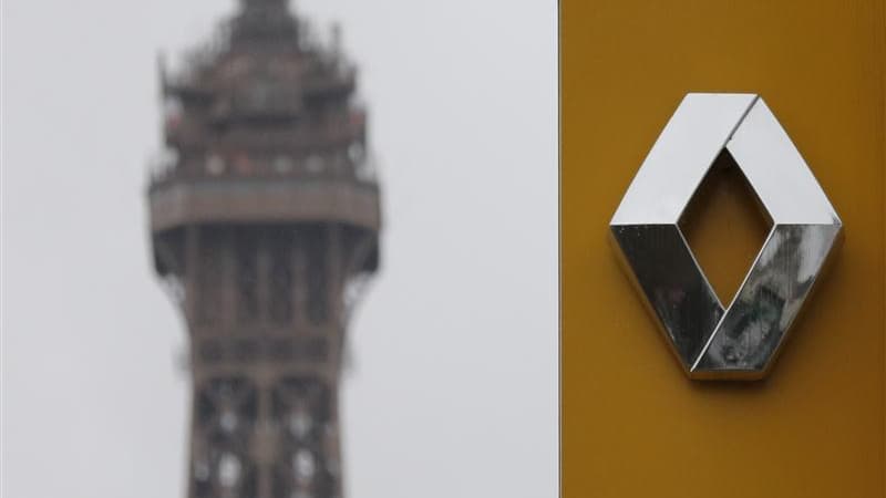 Arnaud Montebourg a assuré jeudi qu'il était impossible que Renault menace de fermer des sites en France dans le cadre des négociations en cours sur un plan de compétitivité avec ses syndicats, ayant pris des engagements contraires auprès du gouvernement.