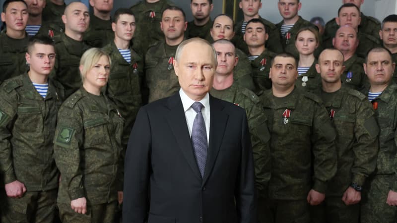 Russie: Vladimir Poutine accusé d'avoir prononcé ses vSux du Nouvel An devant des figurants