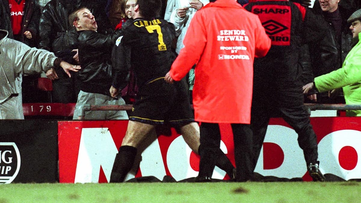 Cantona s'était relevé et avait tenté de frapper de nouveau le supporter