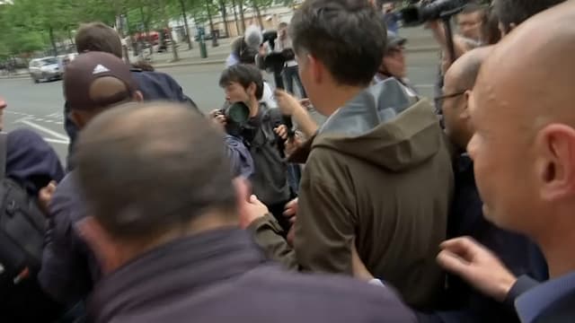 Olivier Faure exfiltré mardi de la manifestation des fonctionnaires.