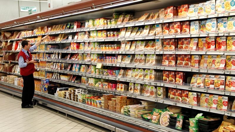 Le gouvernement tente d'enrayer le cercle vicieux de la baisse des prix en supermarchés. 