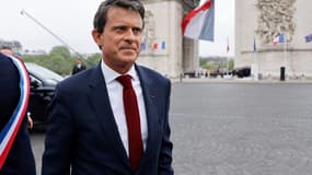 Manuel Valls le 8 mai 2023 place de l'Arc de Triomphe à Paris 