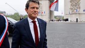 Manuel Valls le 8 mai 2023 place de l'Arc de Triomphe à Paris 