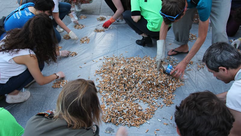 Des bénévoles de l'association Surfrider ont collecté plus de 15.000 mégots en une heure près du canal Saint-Martin.