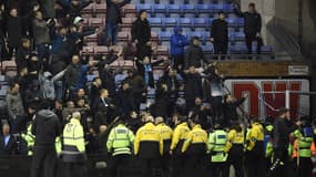 Les supporters des deux équipes ont envahi la pelouse