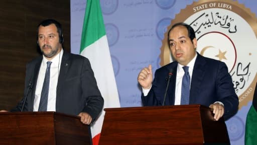 Le ministre italien de l'Intérieur Matteo Salvini et le vice-Premier ministre libyen du Gouvernement d'union nationale (GNA), Ahmed Meitig, à Tripoli, le 25 juin 2018