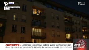 Les Français applaudissent les soignants depuis leurs fenêtres