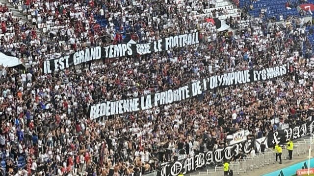 La banderole des supporters lyonnais avant le choc de Ligue 1 le 3 septembre 2023