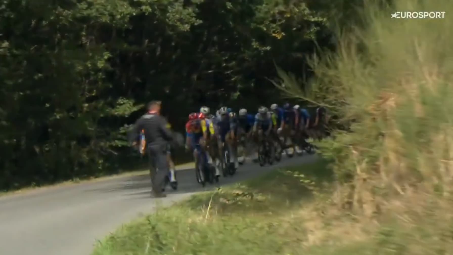 NOUVEL INCIDENT SUR LA VUELTA: UN MANIFESTANT PRO-PALESTINIEN PROVOQUE LA CHUTE D'UN COUREUR