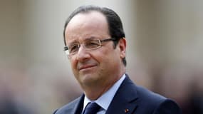 François Hollande est arrivé dimanche matin à Tarbes, pour un déplacement pyrénéen qui le verra visiter des villages récemment touchés par des inondations et suivre une étape du Tour de France cycliste. /Photo prise le 14 juin 2013/REUTERS/Charles Platiau