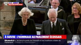 Charles III arrive au Parlement écossais