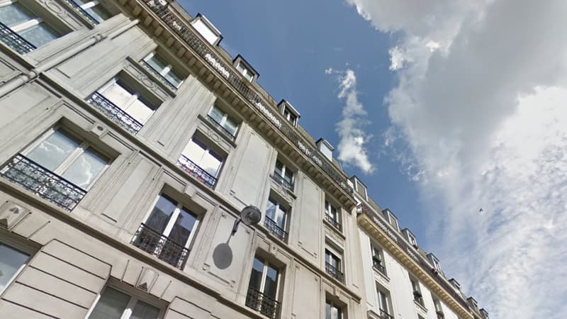 L'homme s'est engouffré dans le hall de l'immeuble en suivant l'adolescente (photo d'illustration).