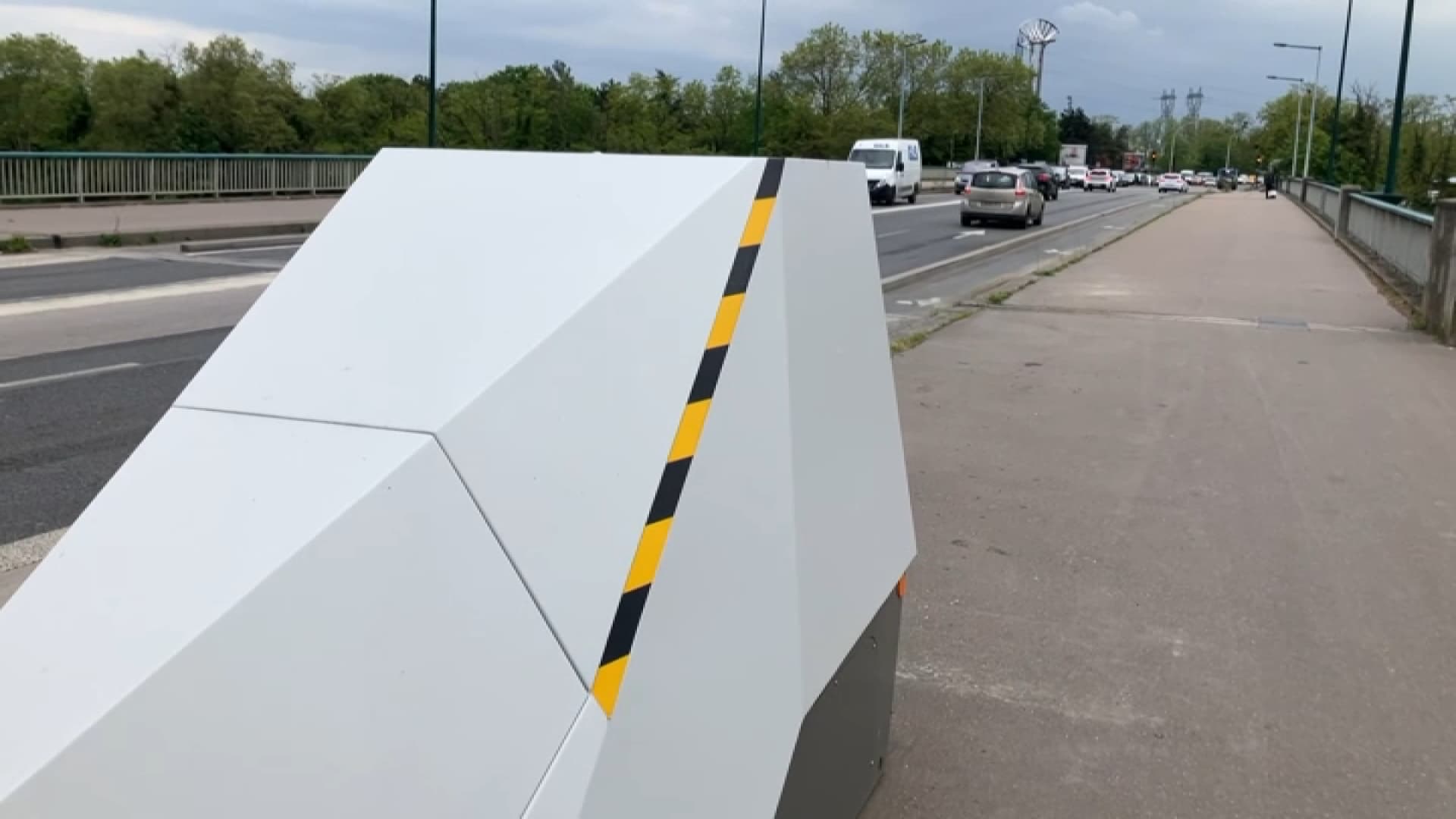 "UNE VOLONTÉ DE PIÉGER": À MONTPELLIER, LES AUTOMOBILISTES FONT TOMBER UN RADAR VICIEUX, PAS UN CAS ISOLÉ