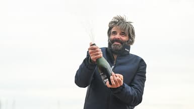 Denis Van Weynbergh lors de son arrivée au Vendée Globe, après 117 jours en mer, le 8 mars 2025