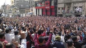 Manifestation à Banias, vendredi dernier. La répression de la vague de contestation qui dure depuis deux mois en Syrie a fait jusqu'à 850 morts et entraîné plusieurs milliers d'arrestations, selon le Haut Commissariat aux droits de l'homme des Nations uni