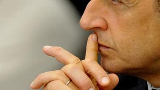 Nicolas Sarkozy aborde le débat de mercredi soir face à François Hollande dans la peau d'un challenger déterminé à prendre des risques, dit-on dans l'entourage du président sortant. /Photo d'archives/REUTERS/Philippe Wojazer