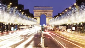 Une vue des illuminations des Champs-Elysées