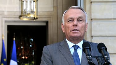 Jean-Marc Ayrault sur le parvis de l'hôtel de Matignon le 2 septembre.