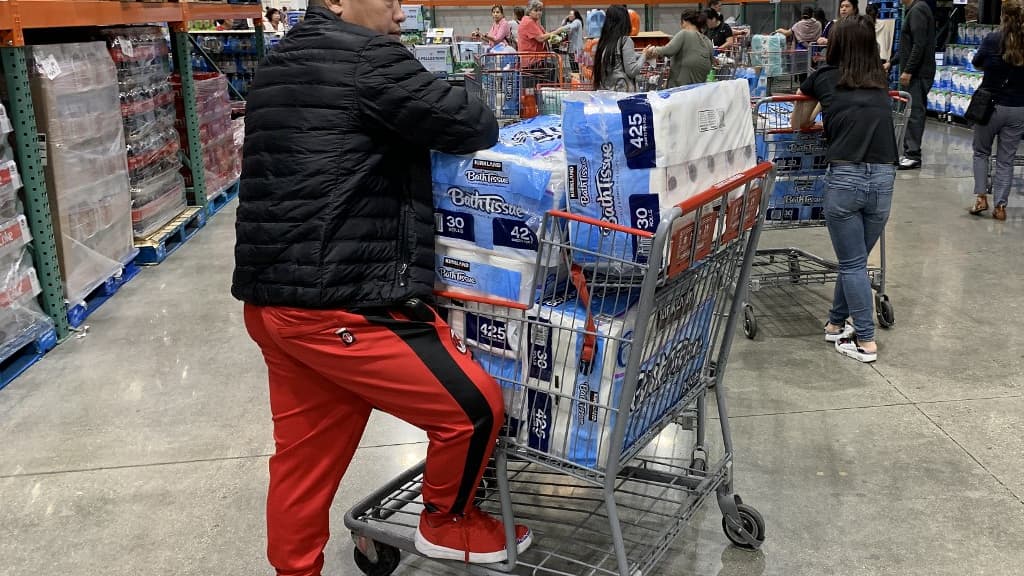 Dans un supermarché de Los Angeles, le 29 février 2020.