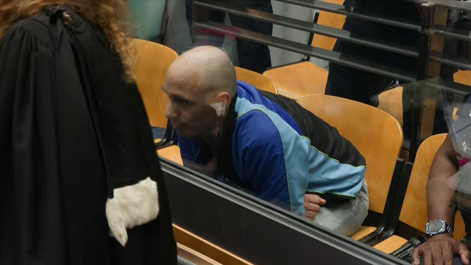 LES PREMIÈRES IMAGES DE CÉDRIC JUBILLAR DANS LE BOX DES ACCUSÉS POUR LE DÉBUT DE SON PROCÈS