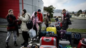 Arrivée en bus de réfugiés ukrainiens à Saint-Pierre-de-Chandieu, le 3 mars 2022. 