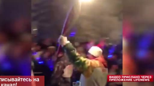 Le porteur de la flamme filmé à Abakan par un téléphone portable est, sans le savoir, à quelques secondes de l'embrasement.