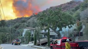 Les pompiers luttent toujours contre les flammes en Californie