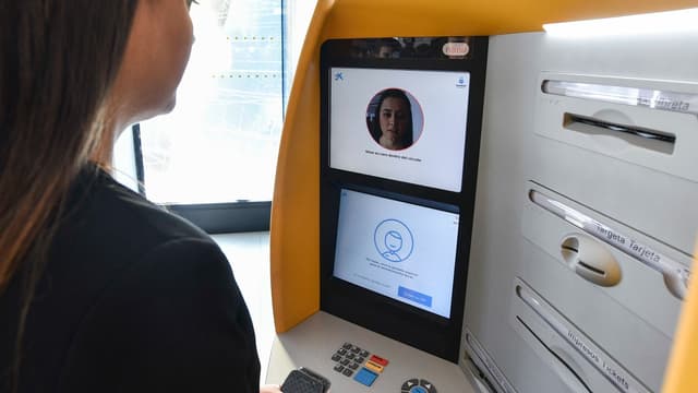A Barcelone, 20 terminaux ATM de CaixaBank sont équipés d'une technologie de reconnaissance faciale.