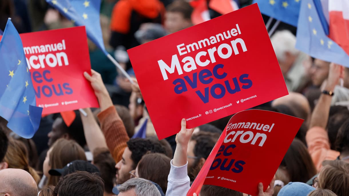 Emmanuel Macron à son QG de campagne pour remercier ses équipes