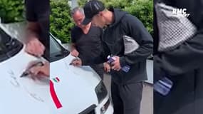 Juventus : Le taxi d'un fan, véritable musée où Zidane et Ronaldo ont laissé une trace