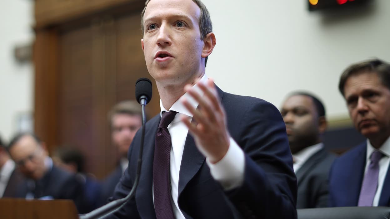 Mark Zuckerberg critiqué par des salariés de Facebook pour ...