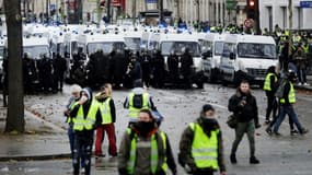 Le 1er décembre 2018, la police a interpellé 412 personnes, dont 378 avaient été placées en garde à vue, lors de l'acte 3 des "gilets jaunes"